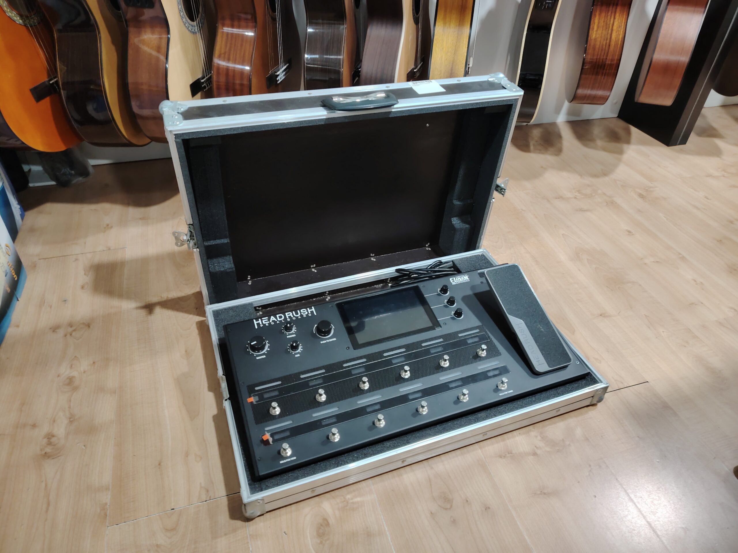Headrush Pedalboard Pedaliera Multieffetto con Flight Case