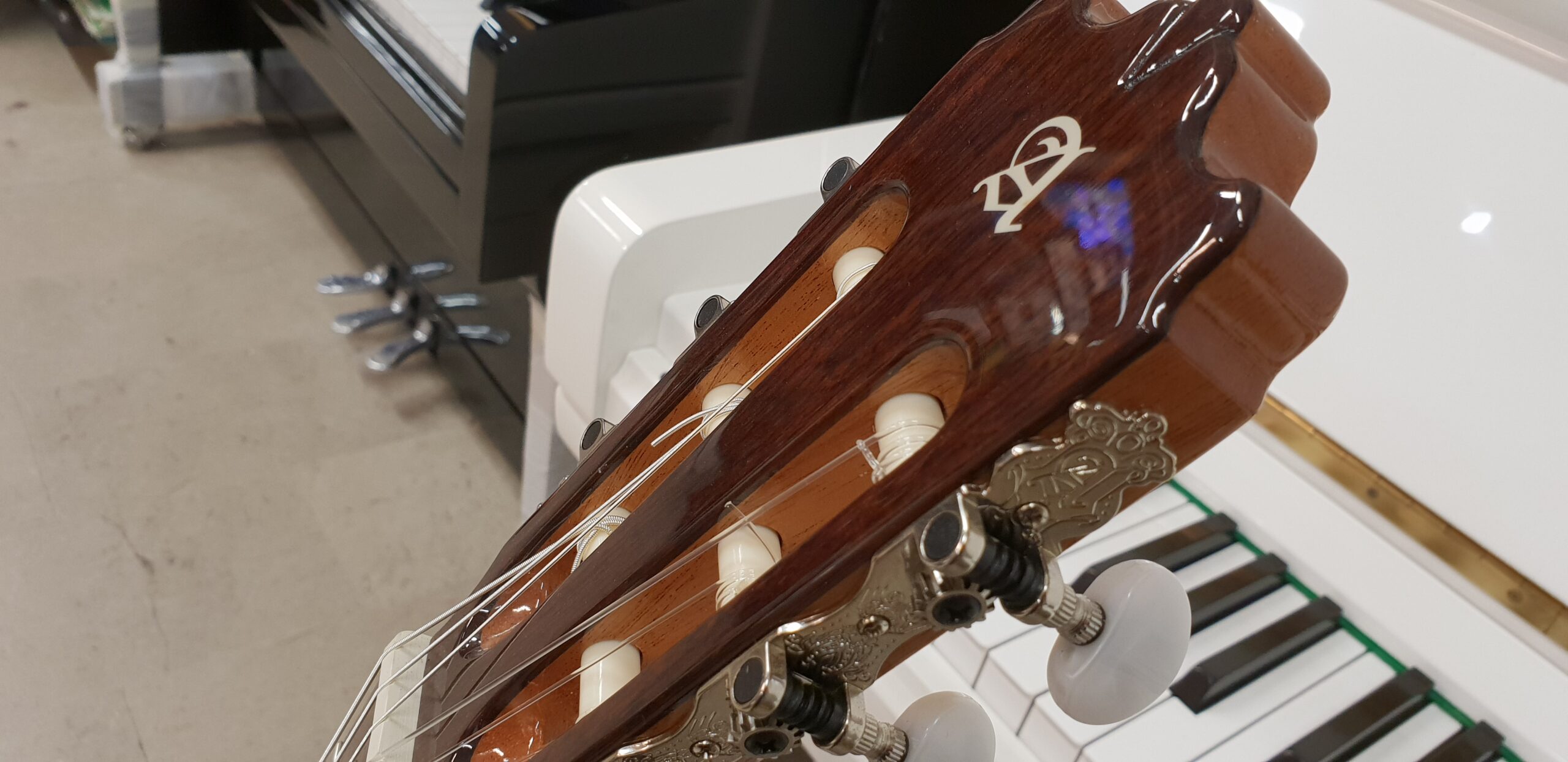 Alhambra 3C Chitarra Classica con Custodia