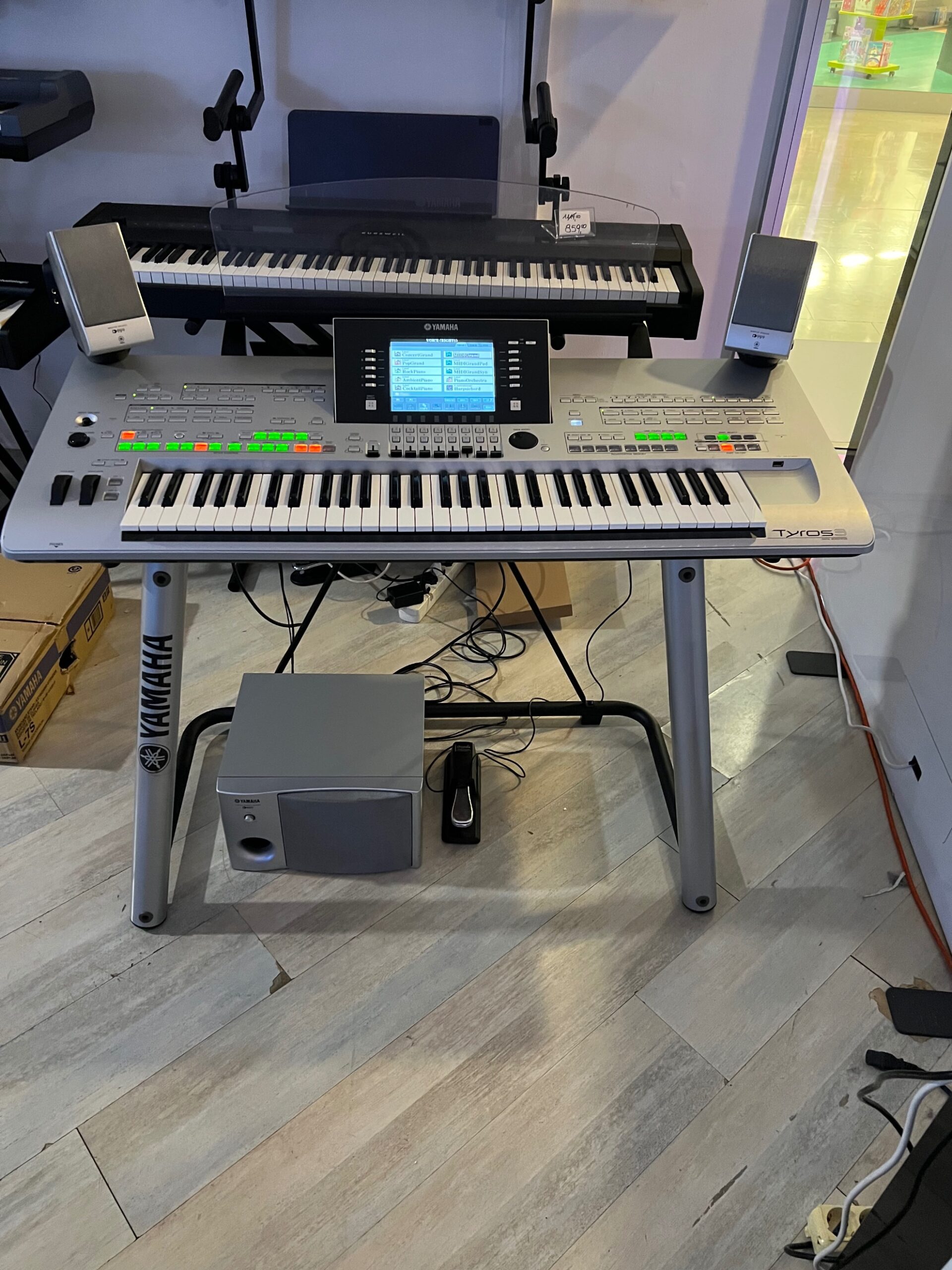 Yamaha Tyros 3 Tastiera Arranger con Amplificazione