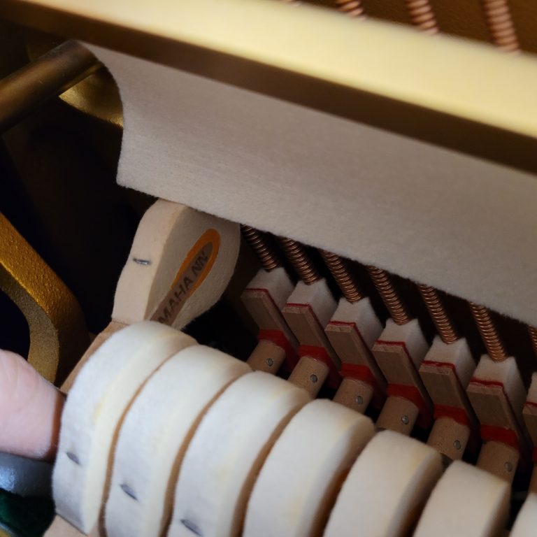 Yamaha U30 pianoforte verticale nero lucido ricondizionato