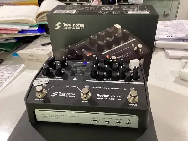 Two Notes Revolt Bass ampli basso analogico usato