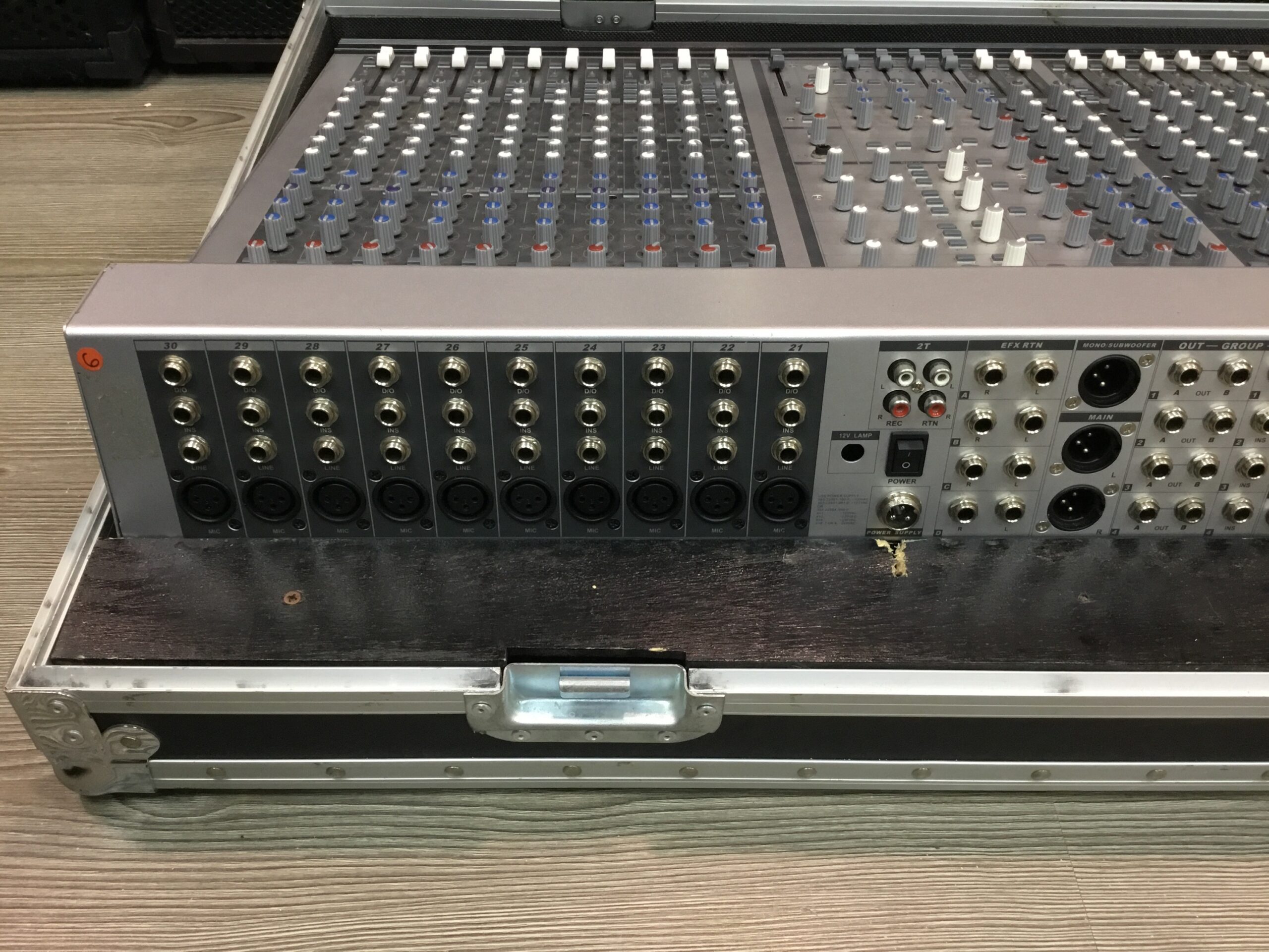 Phonic MR 4243 mixer analogico con flightcase