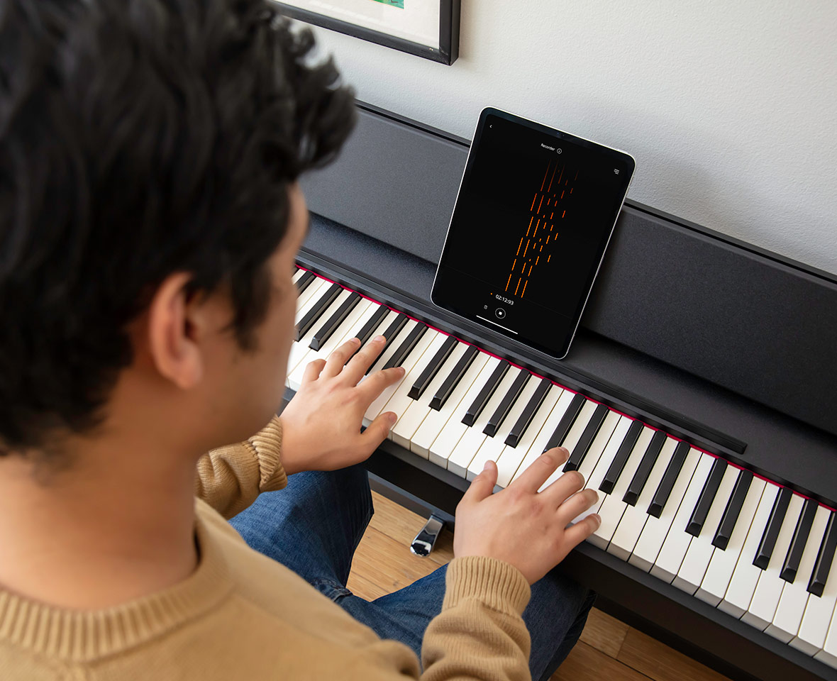 Roland F107 pianoforte digitale 88 tasti PHA-4 Bluetooth