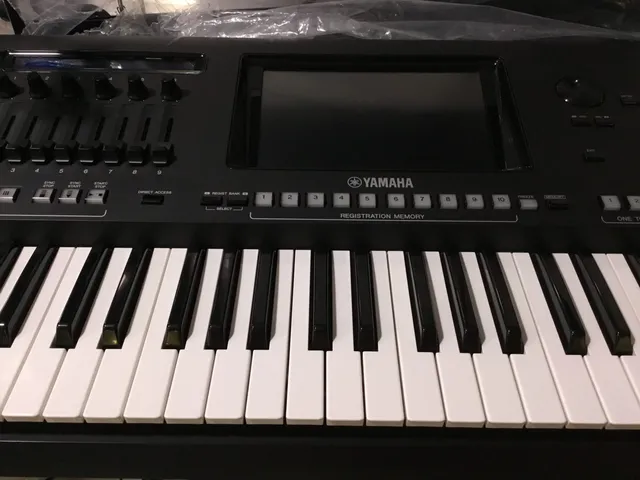 Yamaha Genos tastiera arranger 76 tasti usato