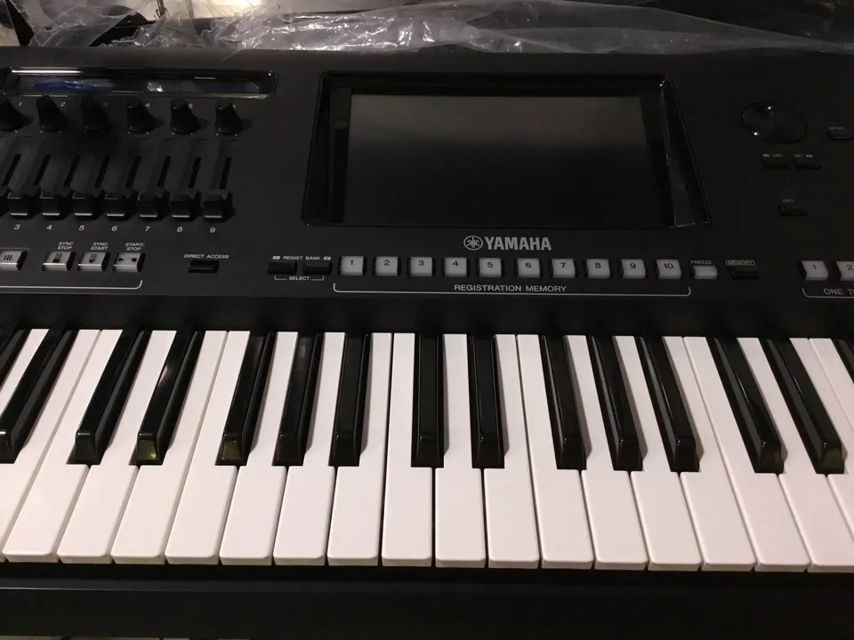 Yamaha Genos tastiera arranger 76 tasti usato