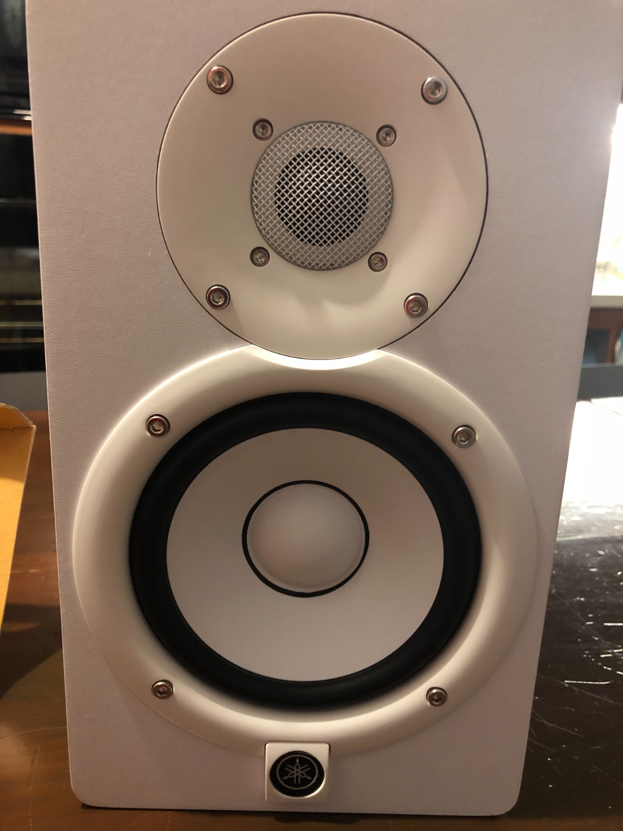 Yamaha HS5 monitor studio amplificato bianco 5" singolo
