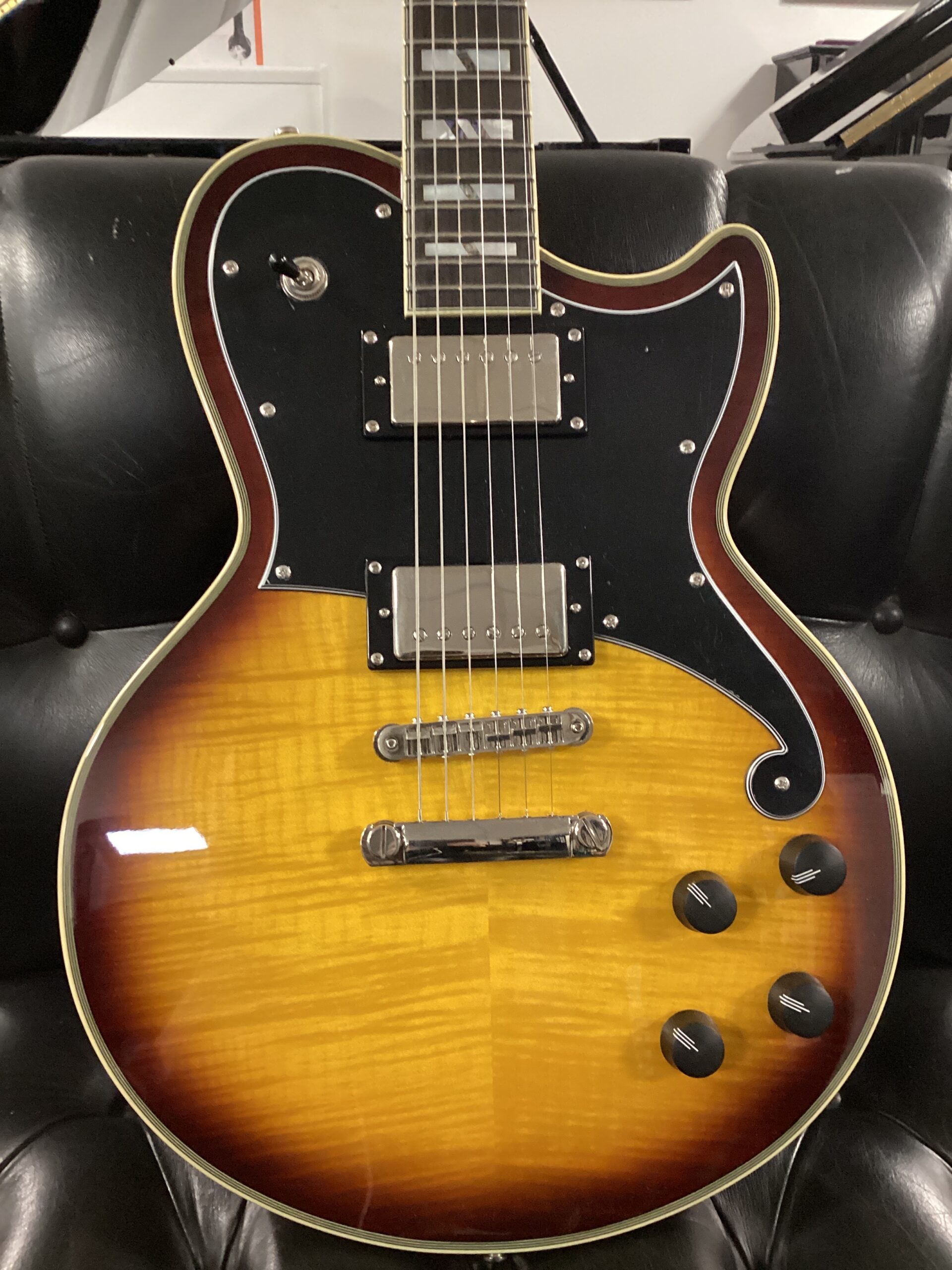 D’Angelico Deluxe Atlantic elettrica sunburst usata