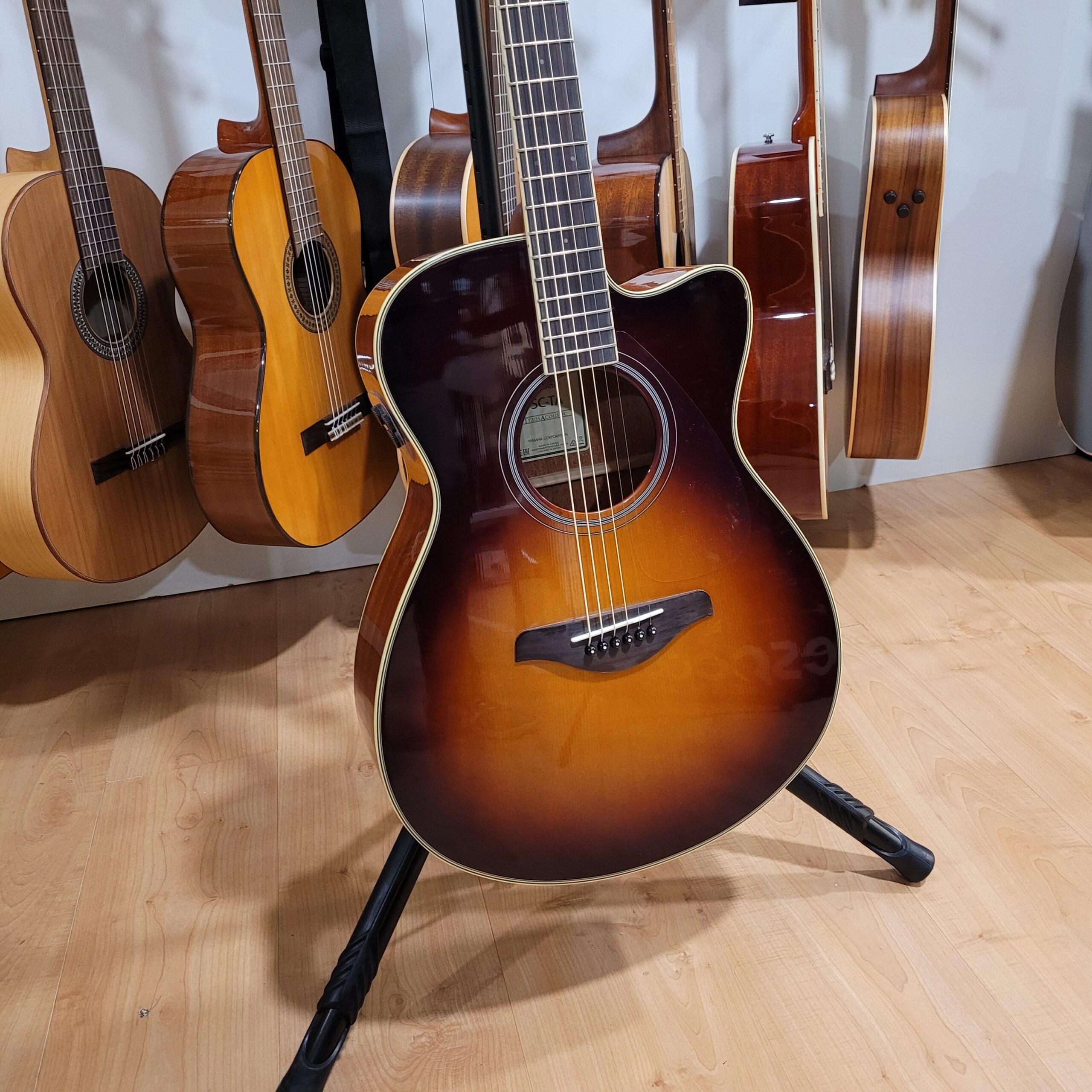 Yamaha FSC-TA Chitarra Folk Brown Sunburst TransAcoustic
