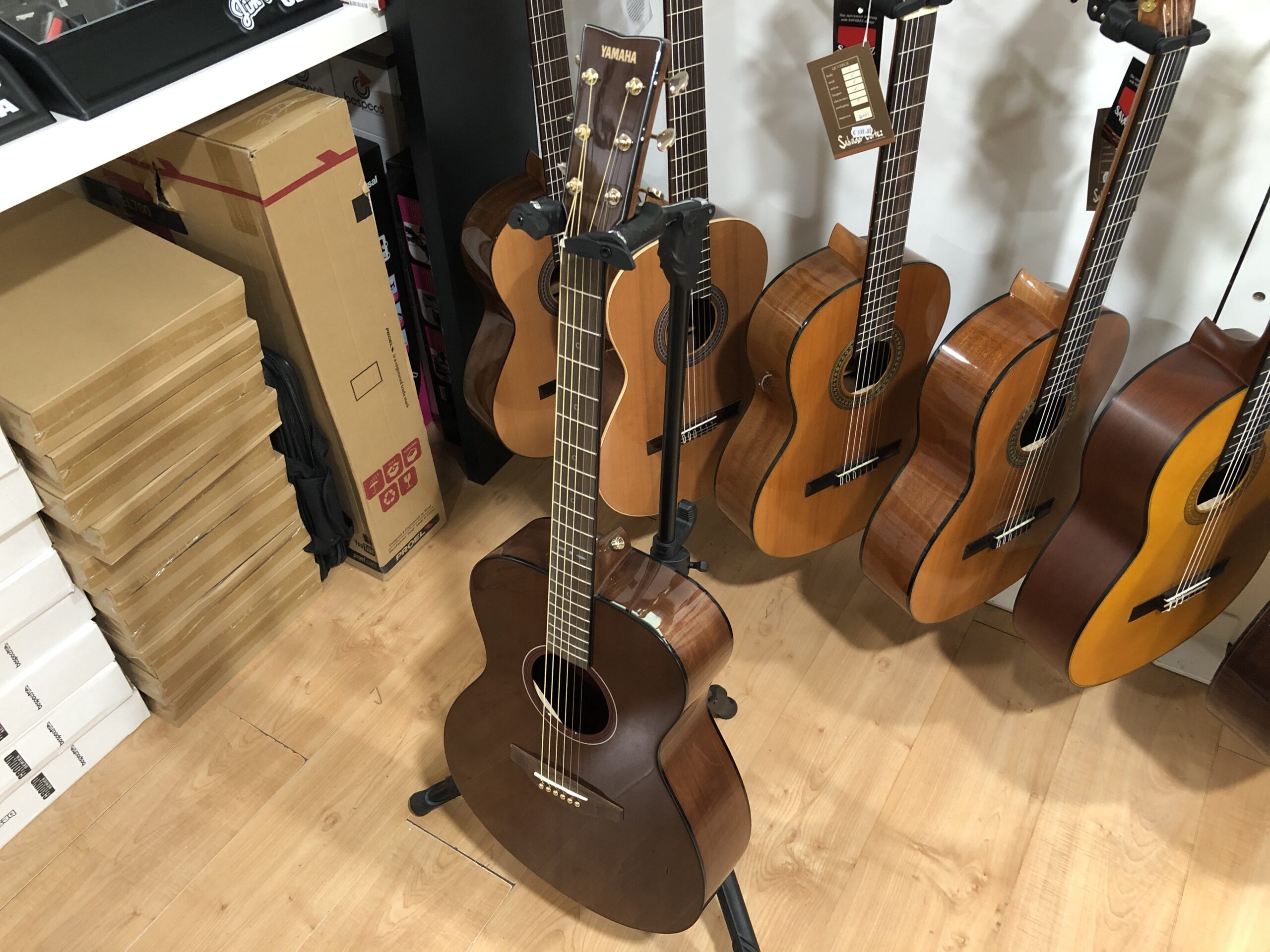 Yamaha Storia III chitarra acustica elettrificata brown