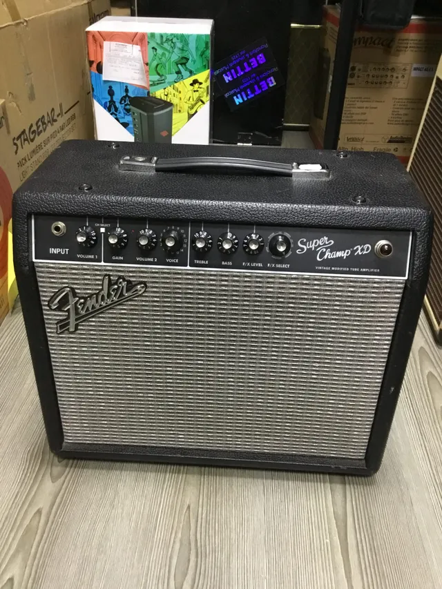 Fender SuperChamp XD amplificatore chitarra valvolare usato 15W