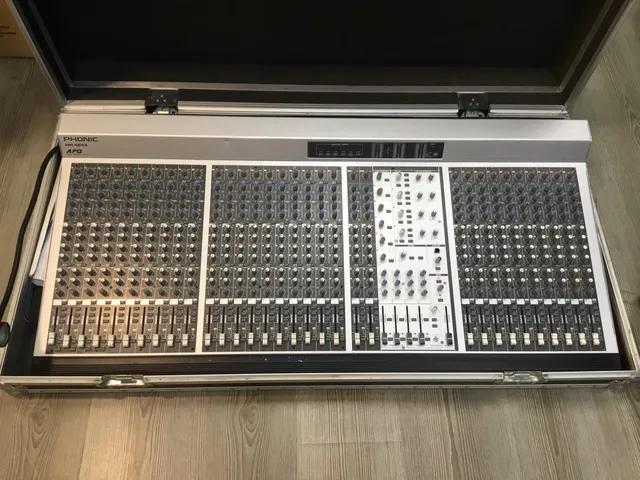 Phonic MR 4243 mixer analogico con flightcase
