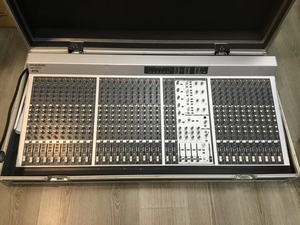 Phonic MR 4243 mixer analogico con flightcase