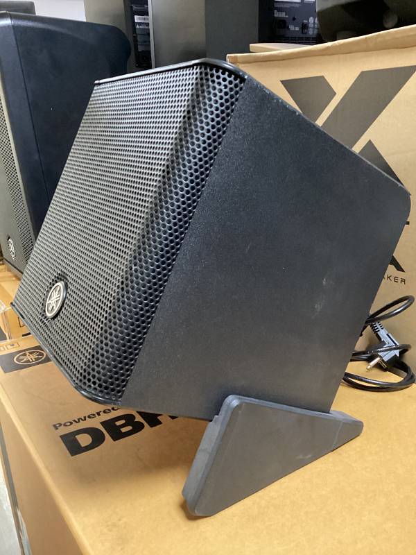 Yamaha Stagepas 200 BTR Cassa Amplificata a Batteria 5 Canali