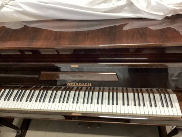 Weinbach Chippendale Pianoforte Verticale Usato Petrof