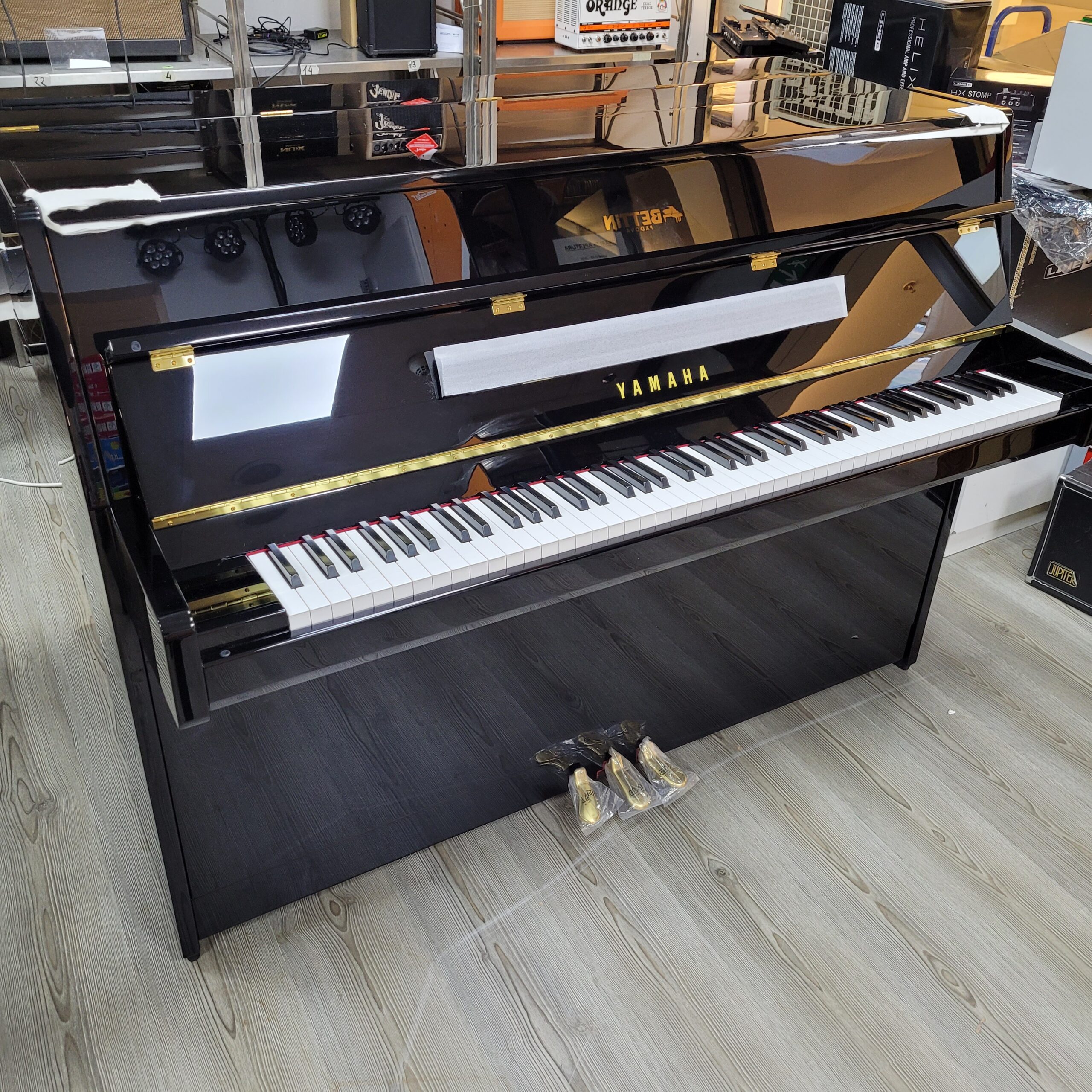 Yamaha B1 PEC pianoforte verticale nero lucido nuovo