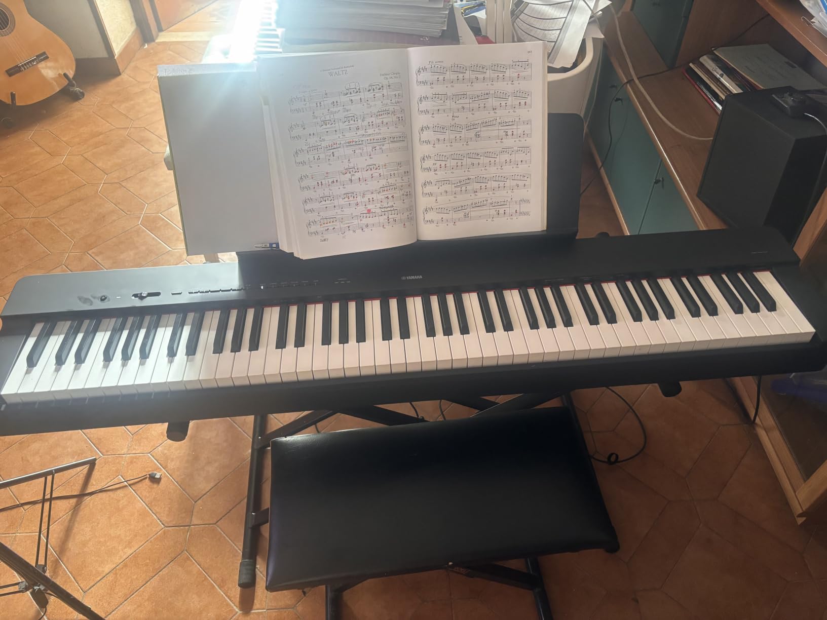 Yamaha P-225 pianoforte digitale 88 tasti nero 24 suoni