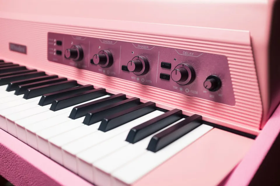 Rhodes Custom Shop MK8 Marshmallow pianoforte elettrico