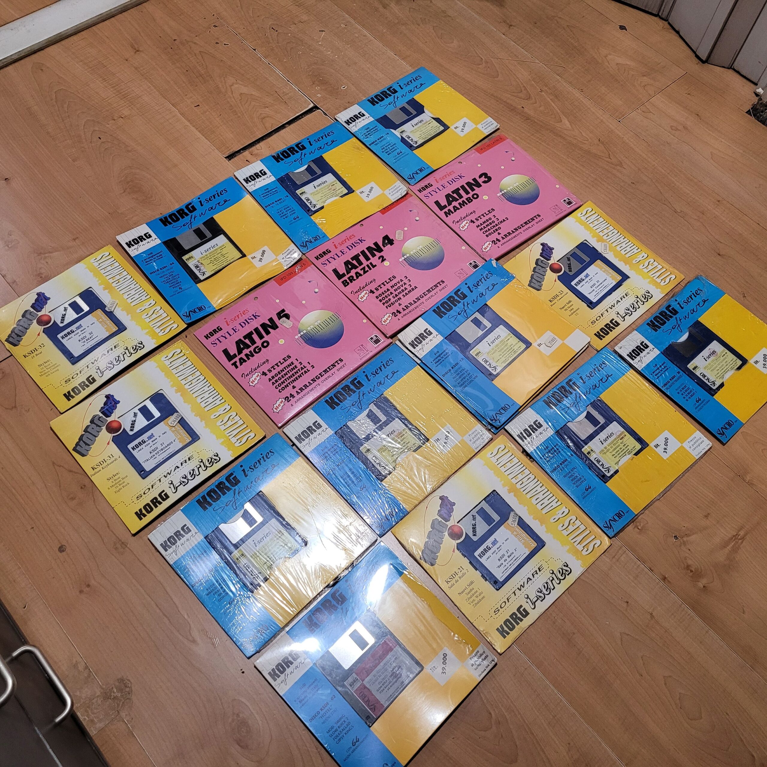 Korg i3 floppy disk originali accompagnamenti tastiera