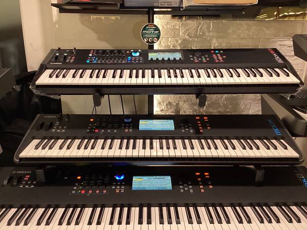 Yamaha MODX7 sintetizzatore 76 tasti usato con motori AWM2 FM-X