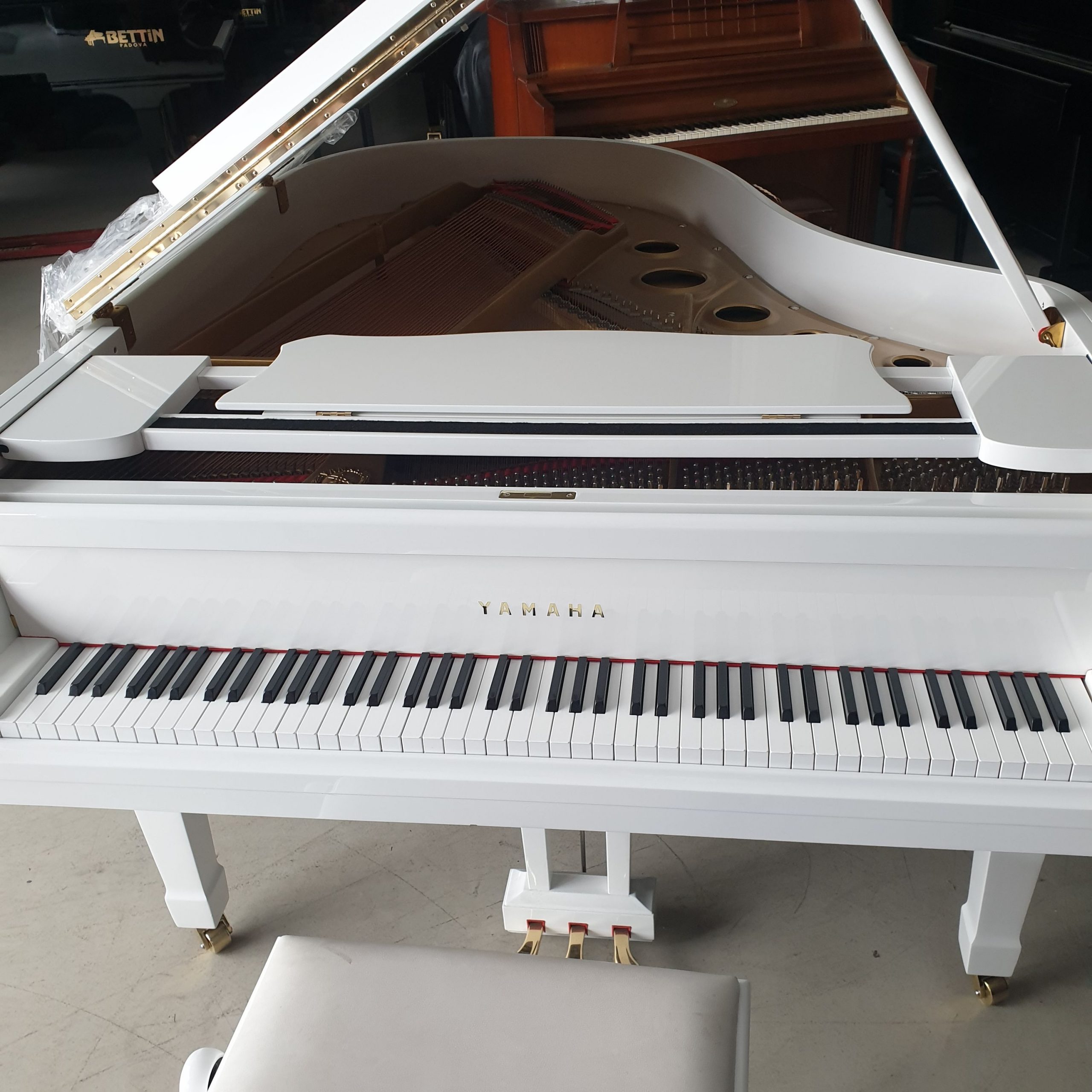 Yamaha C3 pianoforte mezza coda bianco usato