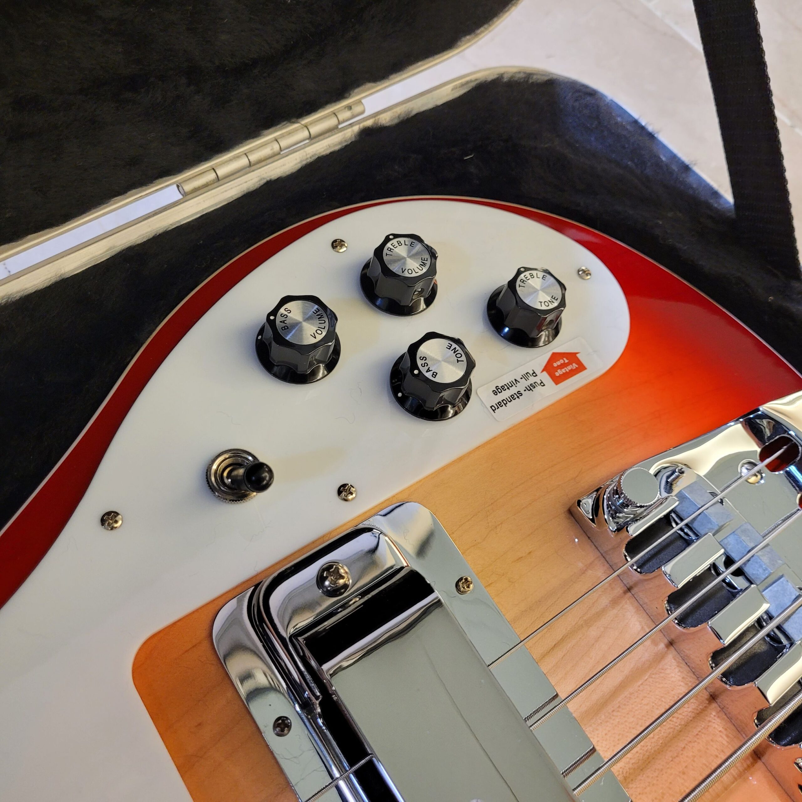 Rickenbacker 4003 basso elettrico solid body acero