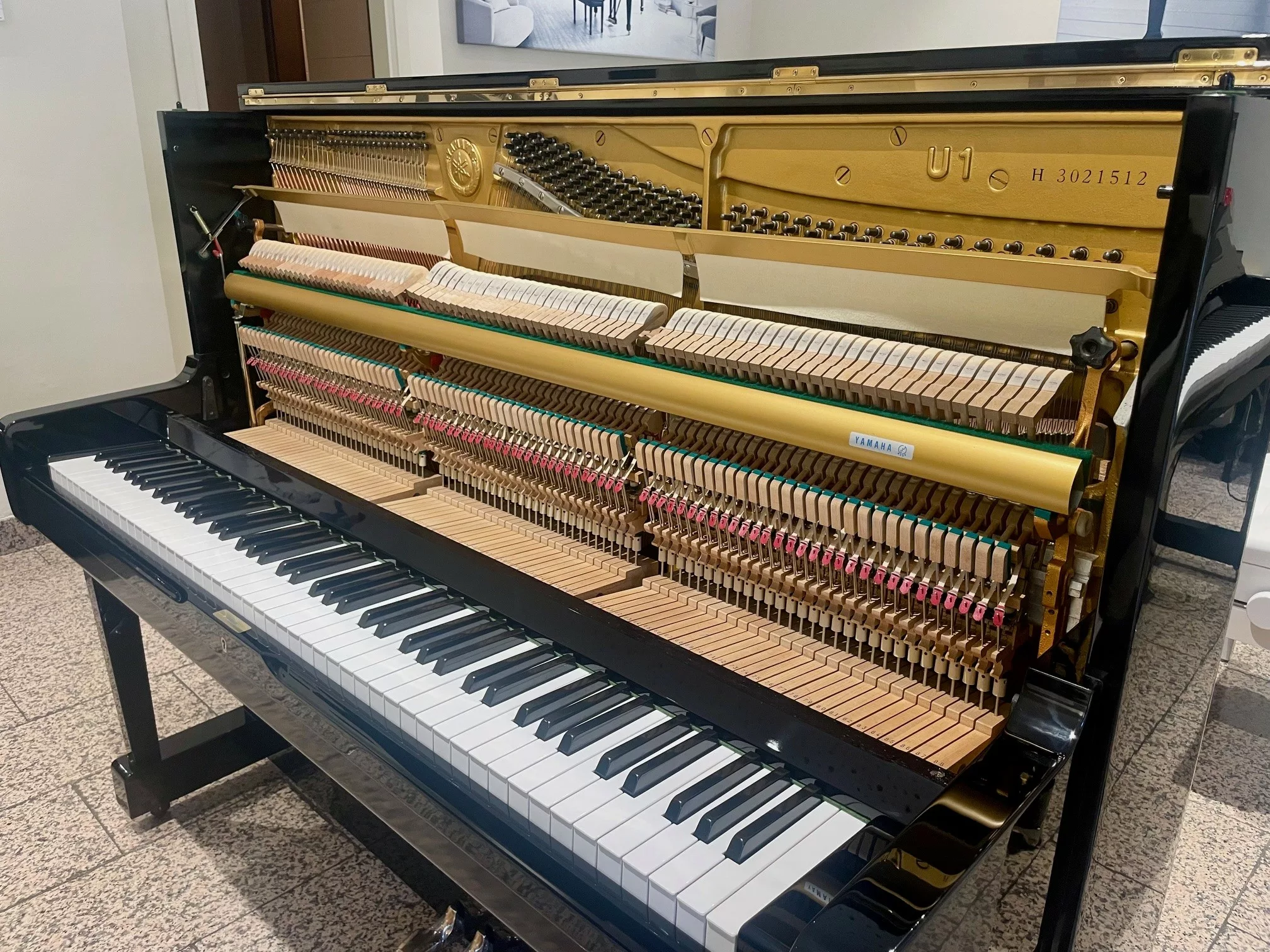 Yamaha U1H pianoforte verticale nero usato studio