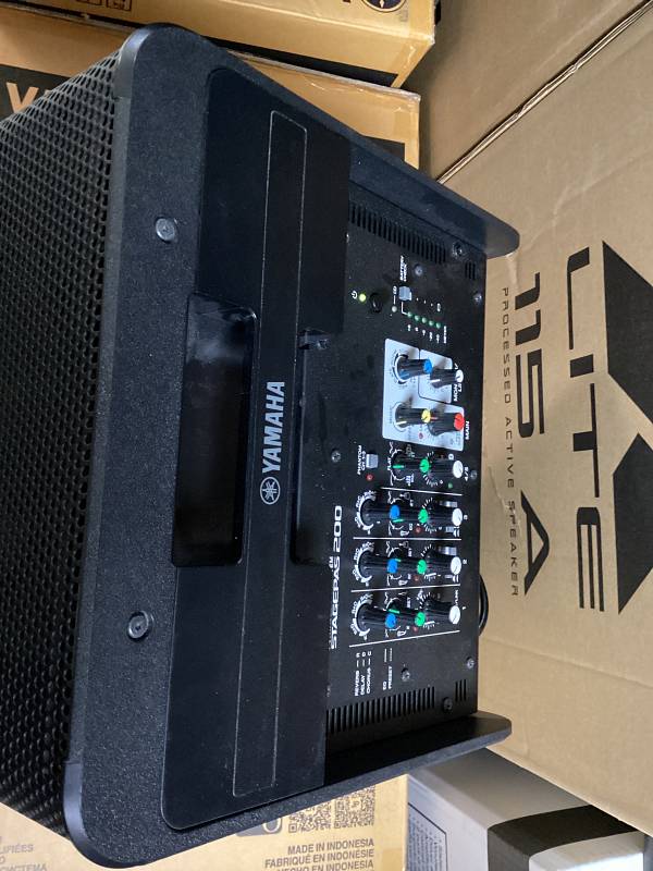Yamaha Stagepas 200 BTR Cassa Amplificata a Batteria 5 Canali