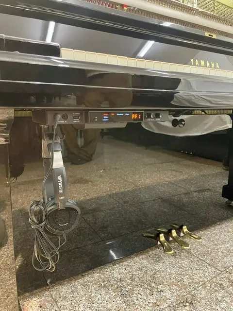 Yamaha YUS5 TransAcoustic pianoforte verticale usato nero