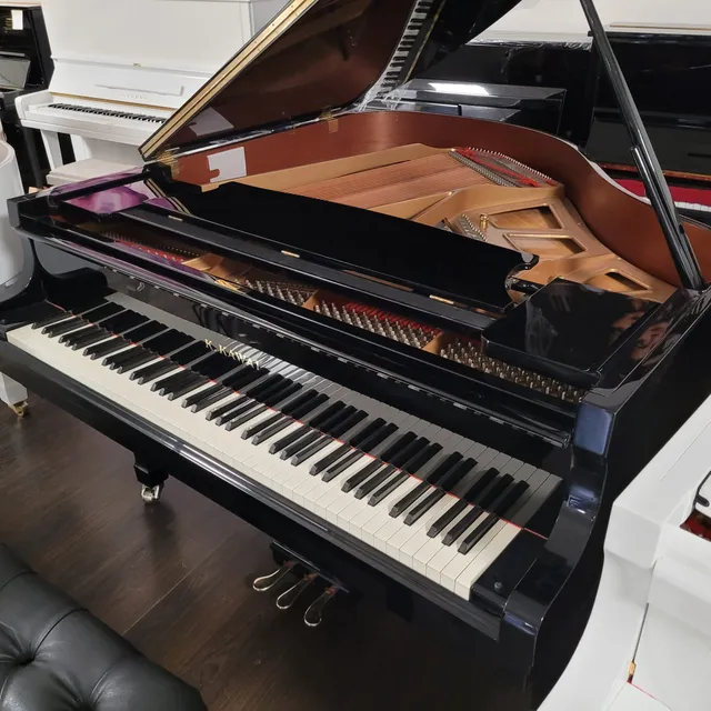 Kawai GE30 pianoforte mezza coda seminuovo 151cm
