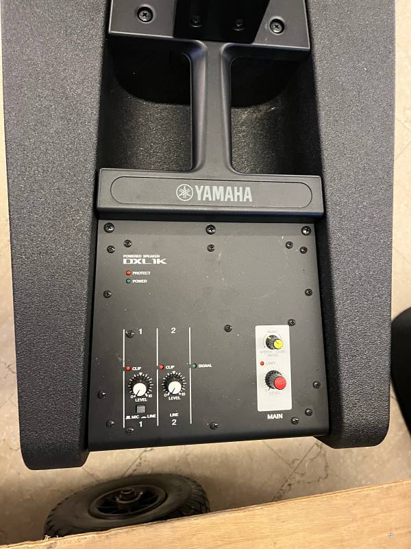 Yamaha DXL1K + Stagepas 1K Cassa a Colonna Usata
