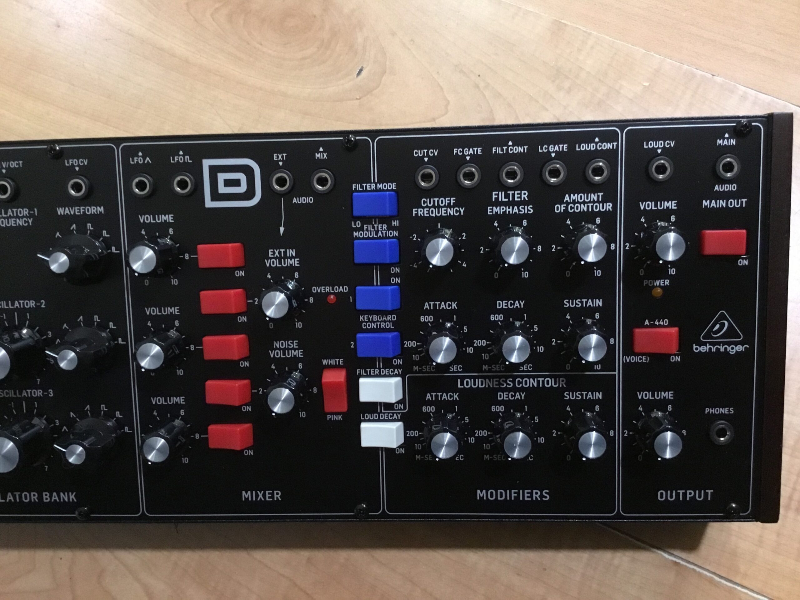 Behringer Model D Sintetizzatore Analogico 3 VCO MIDI