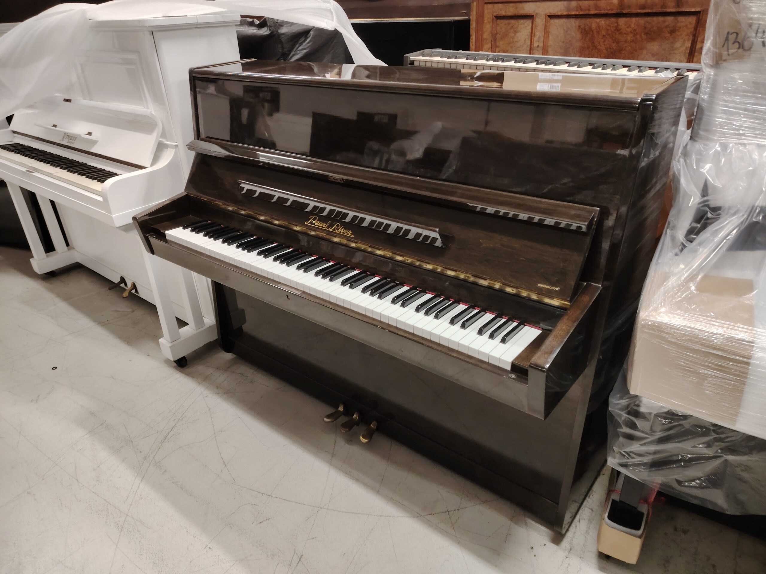 Pearl River 110 Pianoforte Verticale Noce Lucido