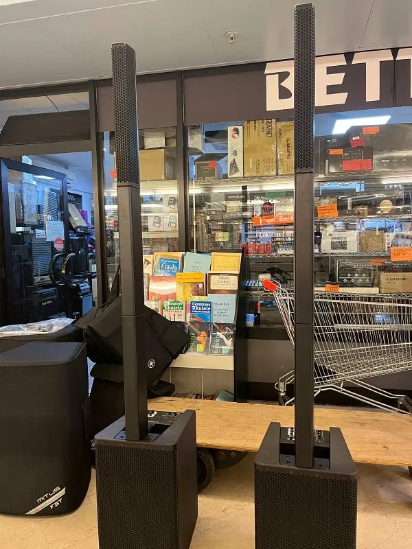 Yamaha DXL1K + Stagepas 1K Cassa a Colonna Usata