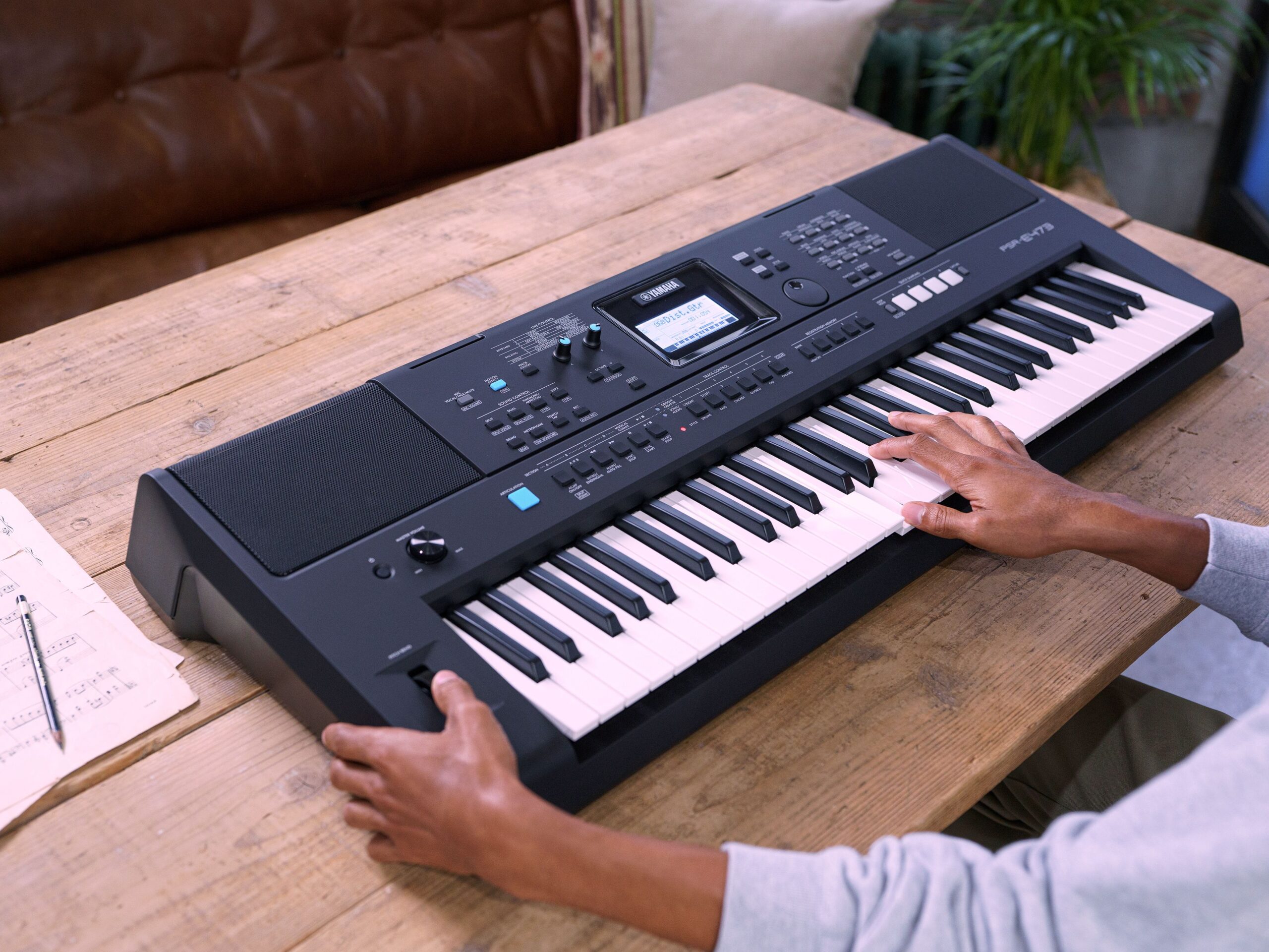Yamaha PSR-E473 tastiera 61 tasti sensibili con campionatore