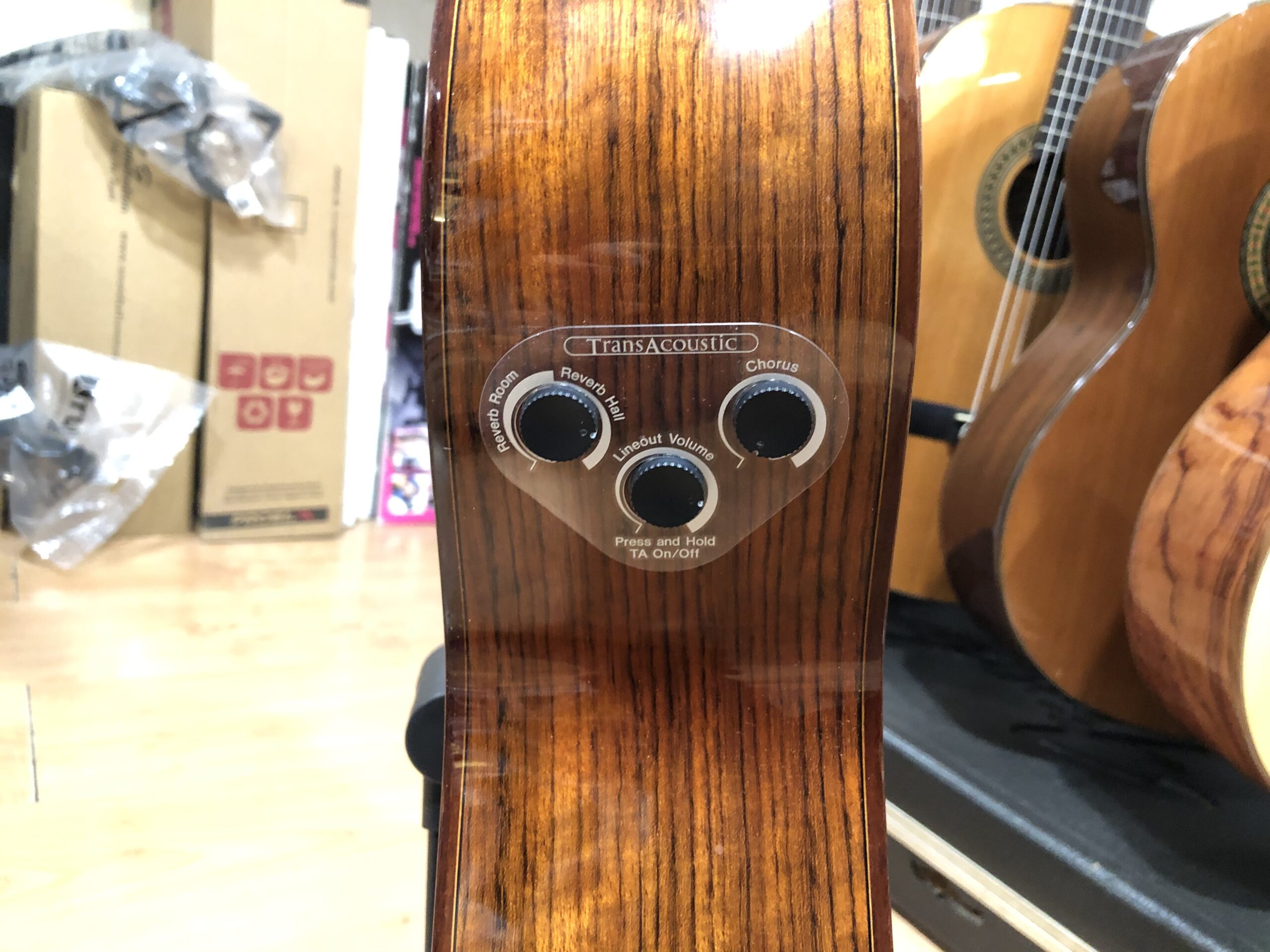Yamaha CG-TA TransAcoustic chitarra classica nylon