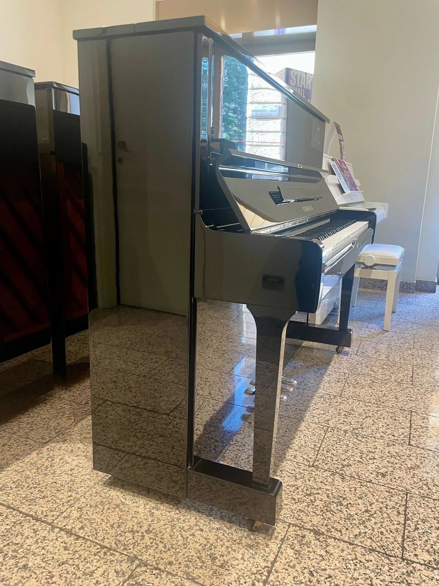 Yamaha U1H pianoforte verticale nero usato studio