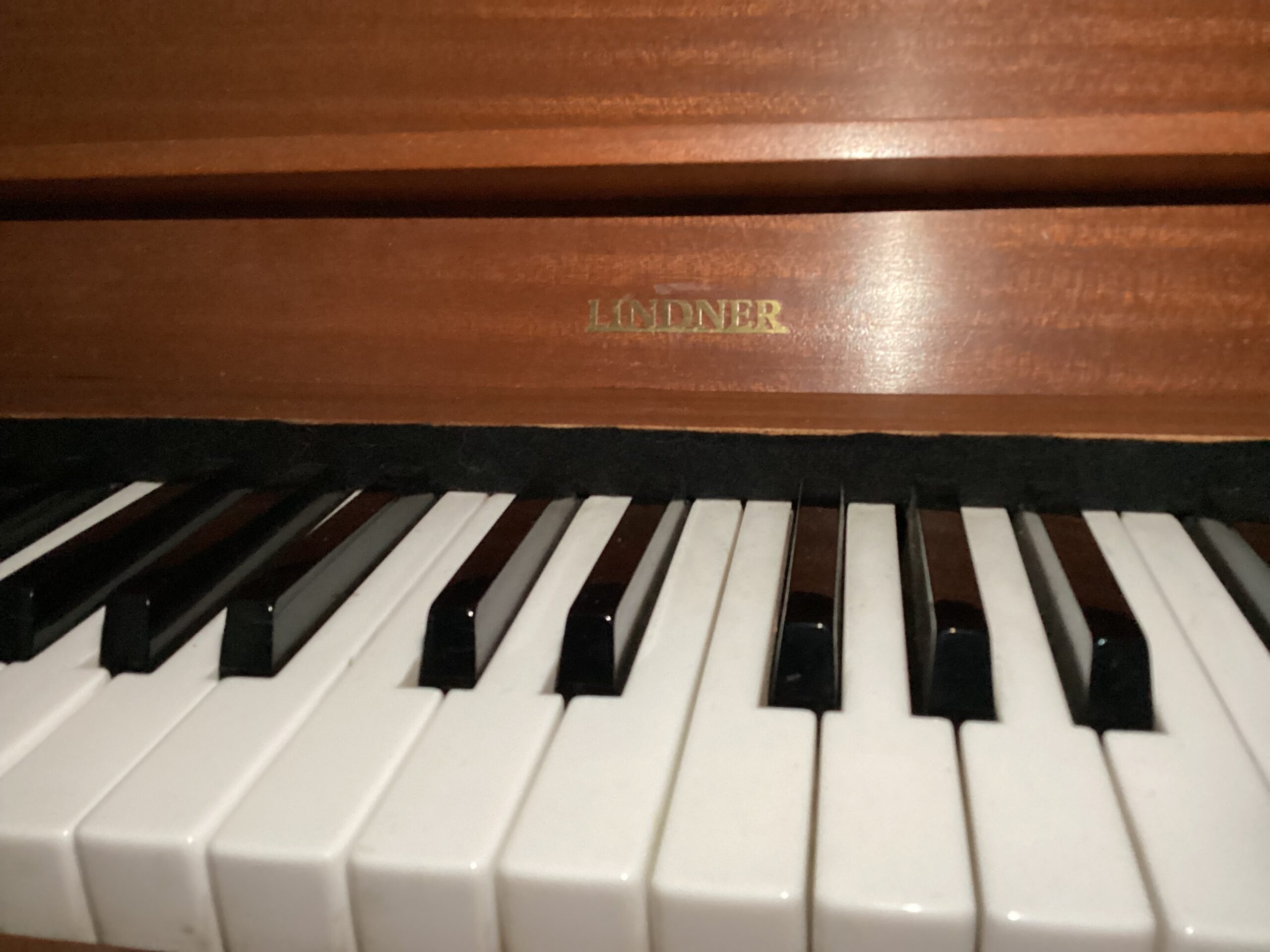 Lindner pianoforte verticale usato ciliegio satinato
