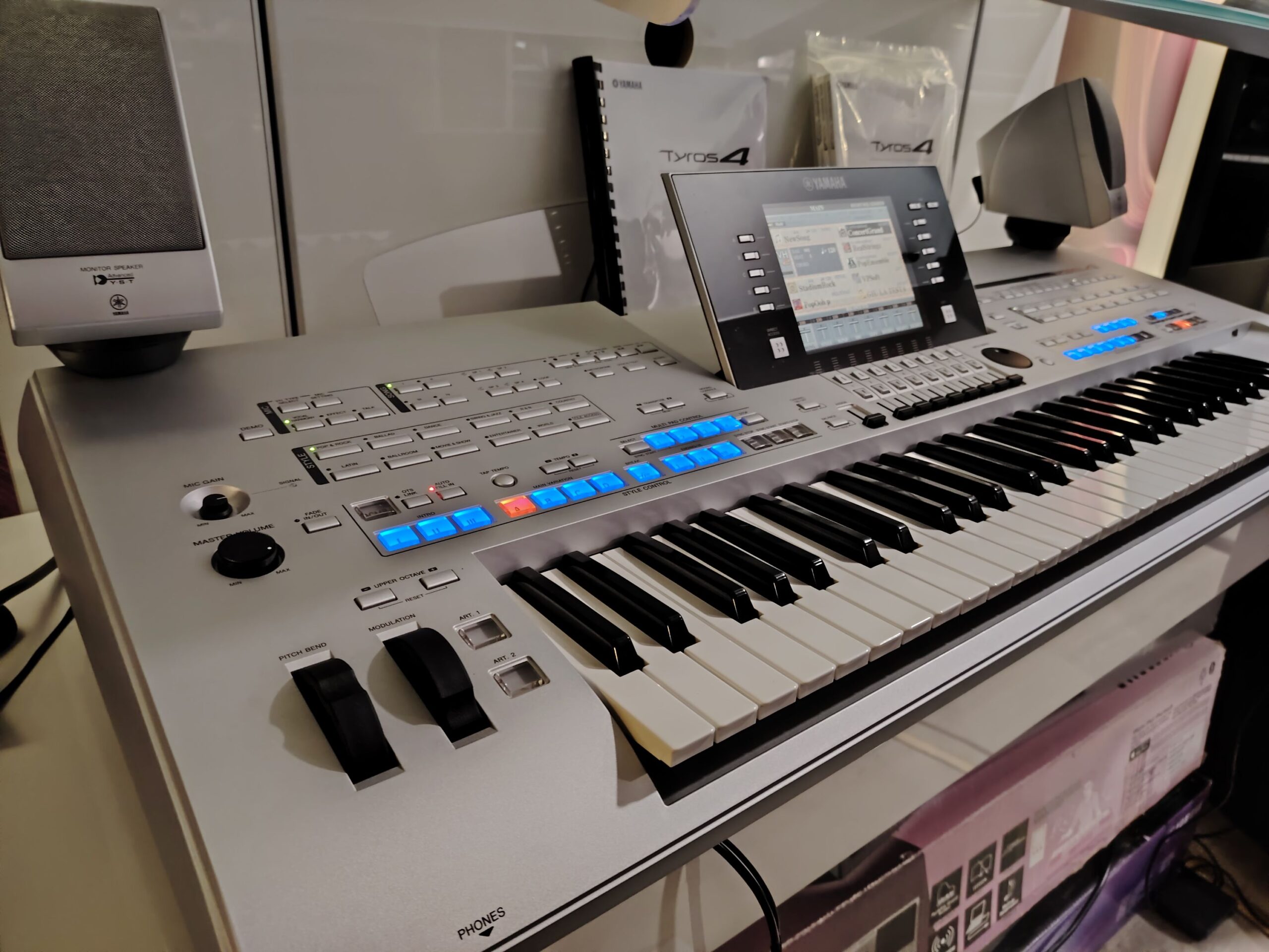 Yamaha Tyros 3 Tastiera Arranger con Amplificazione