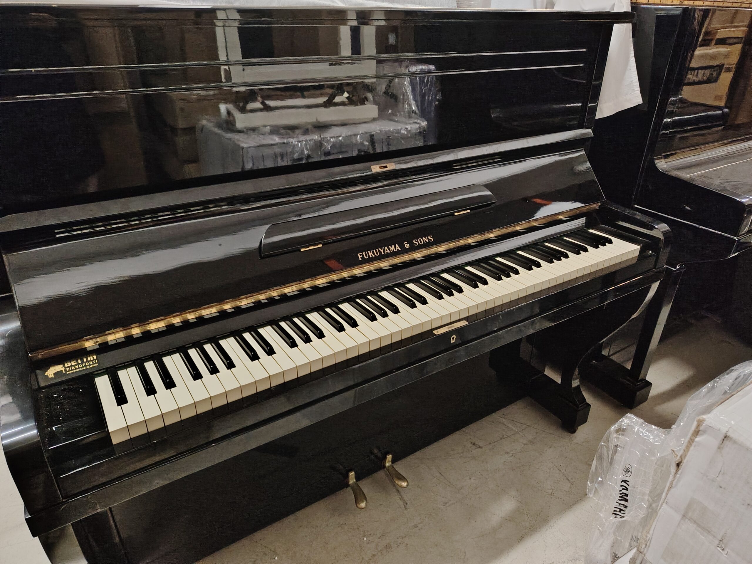 Fukuyama and Sons 126 Pianoforte Verticale Nero Lucido