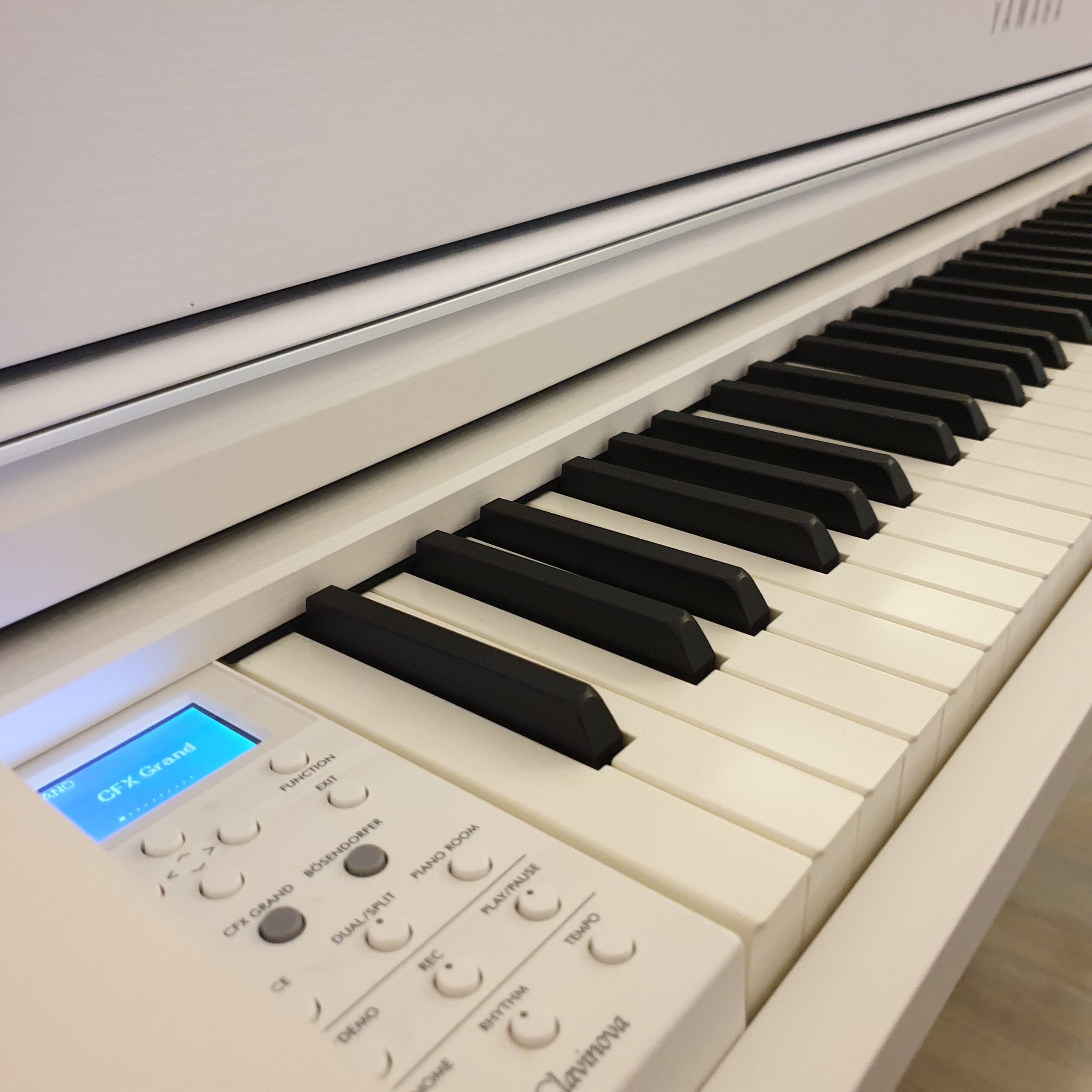 Yamaha Clavinova CLP-835 WH pianoforte digitale bianco