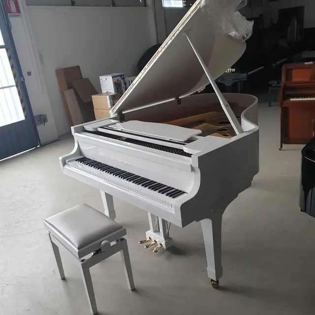 Yamaha C3 pianoforte mezza coda bianco usato