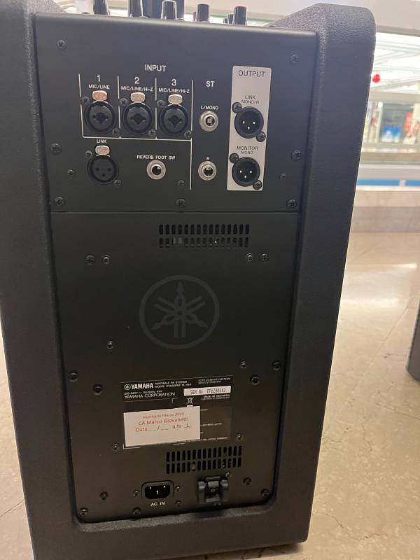 Yamaha DXL1K + Stagepas 1K Cassa a Colonna Usata