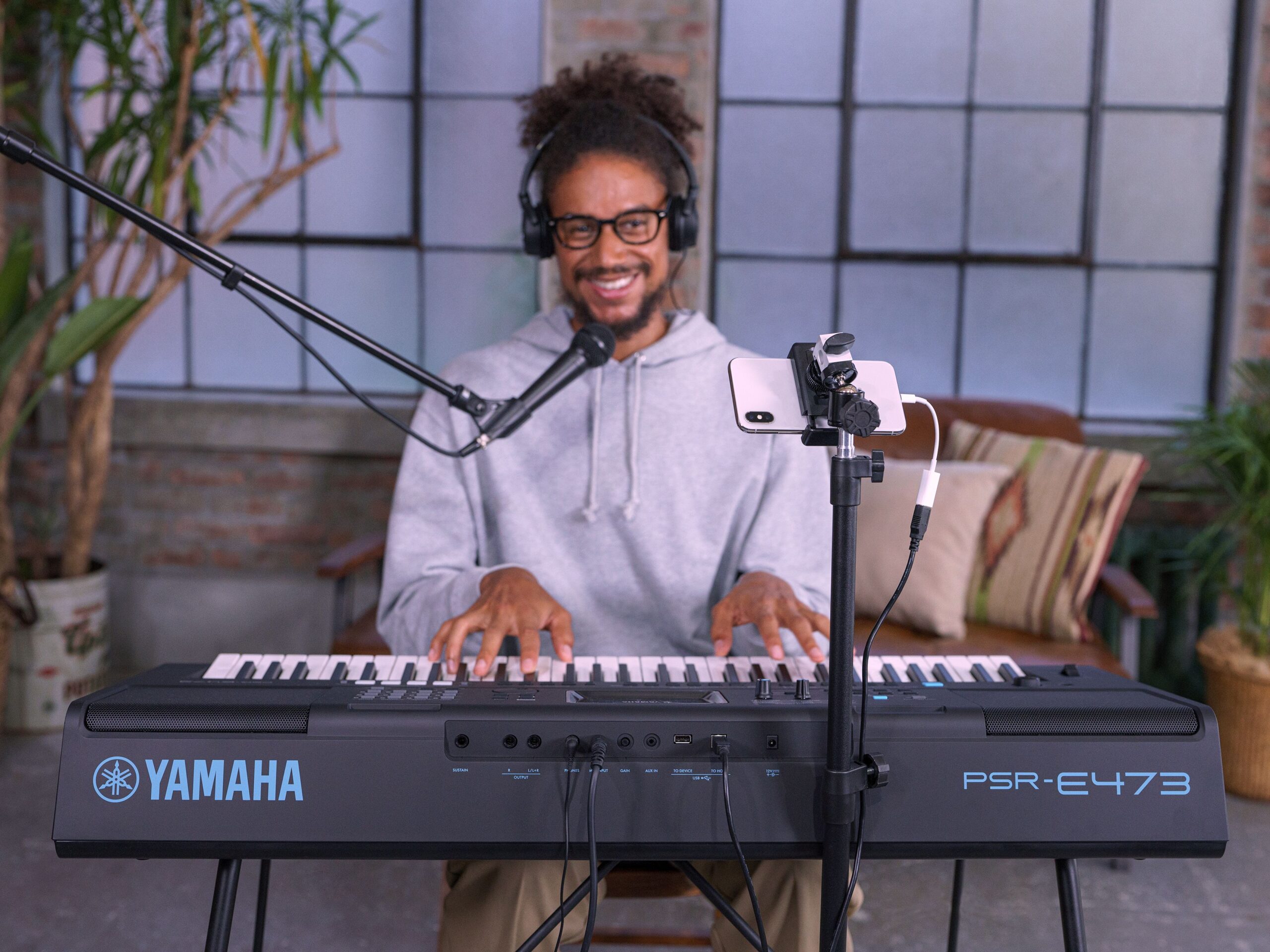 Yamaha PSR-E473 tastiera 61 tasti sensibili con campionatore