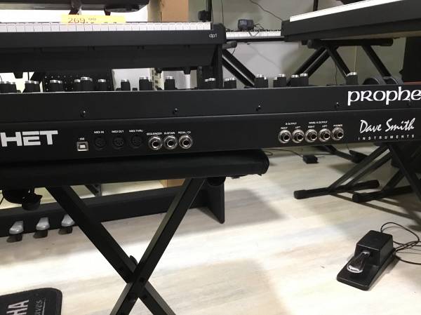 Sequential Prophet Rev2 synth analogico 8 voci usato