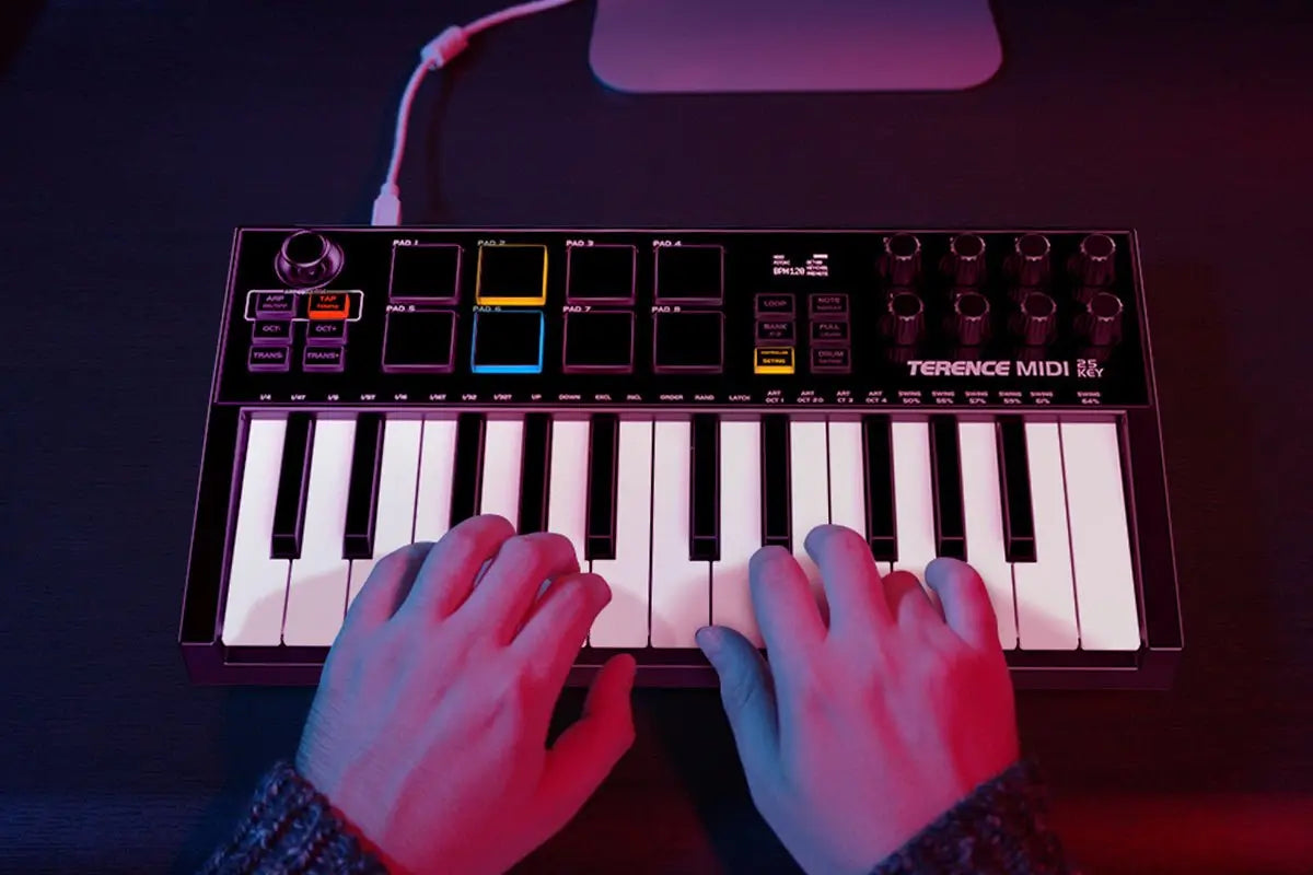 Terence MIDI 25 Tastiera Controller 25 Tasti con Pad RGB