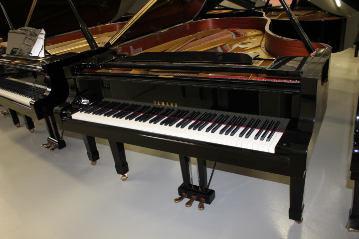 Yamaha C7 pianoforte a coda 227 cm