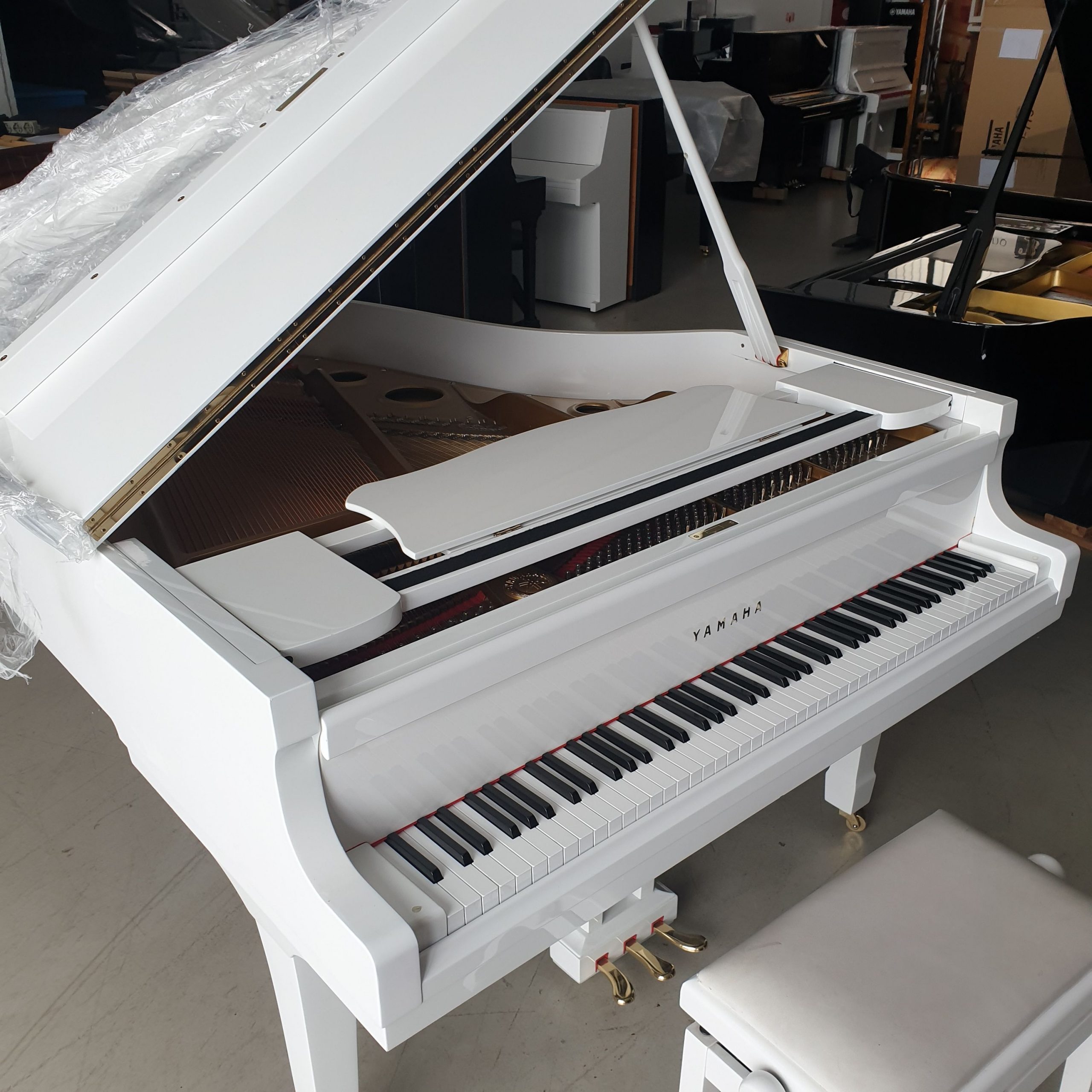 Yamaha C3 pianoforte mezza coda bianco usato