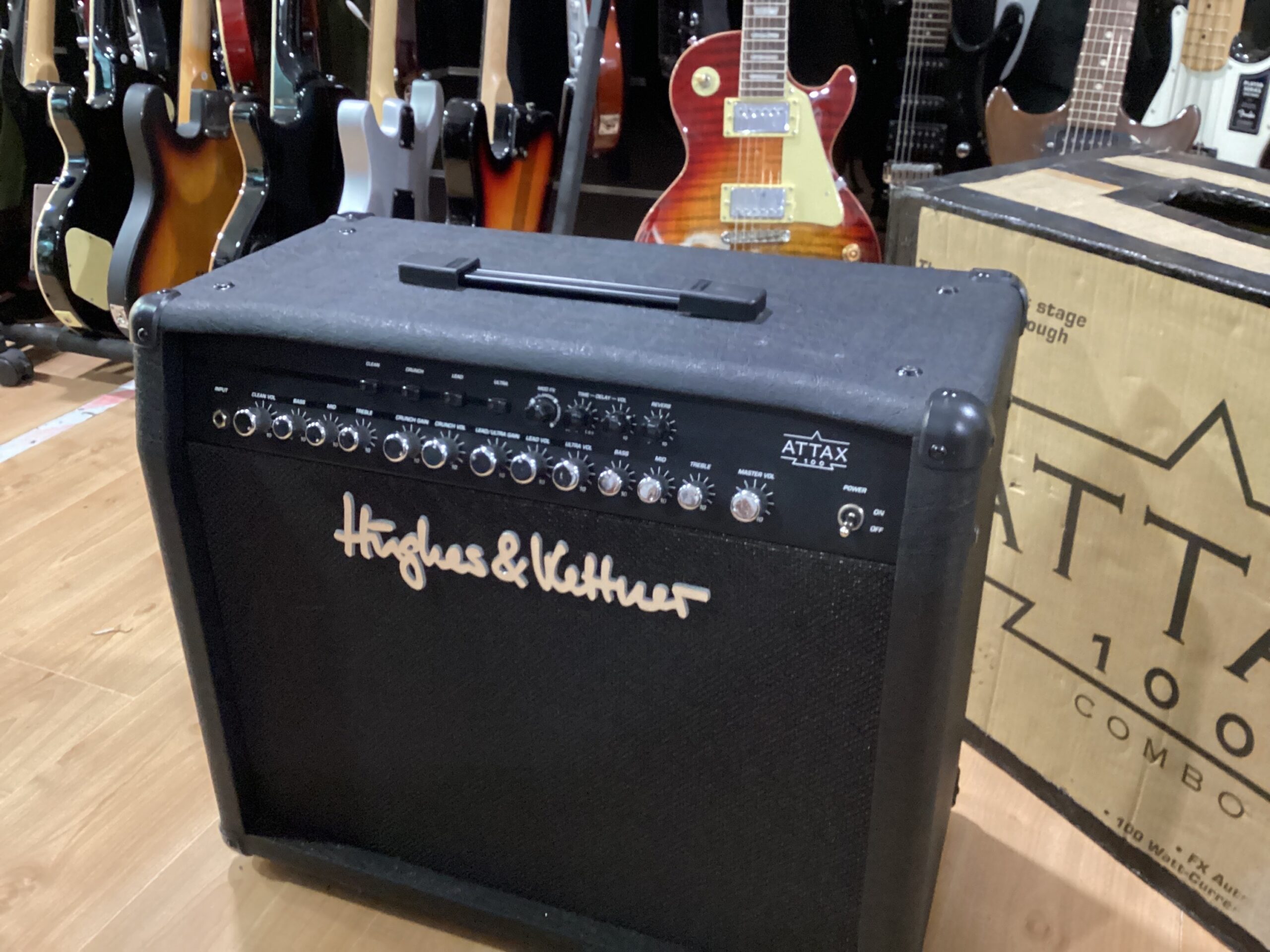 Hughes & Kettner Attax 100 amplificatore chitarra usato