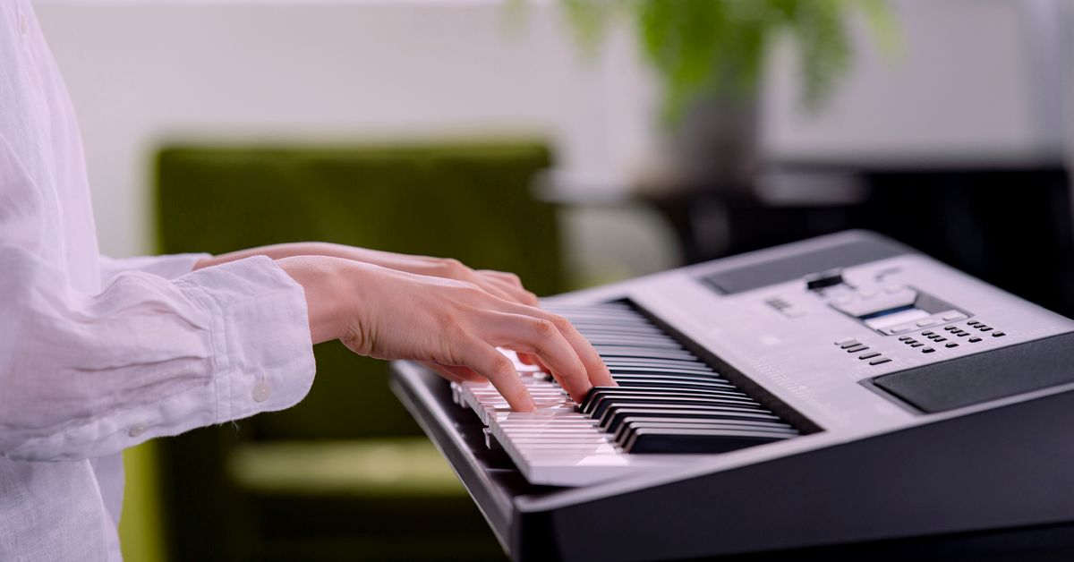Yamaha PSR-E383 Tastiera 61 tasti touch promo 650 voci