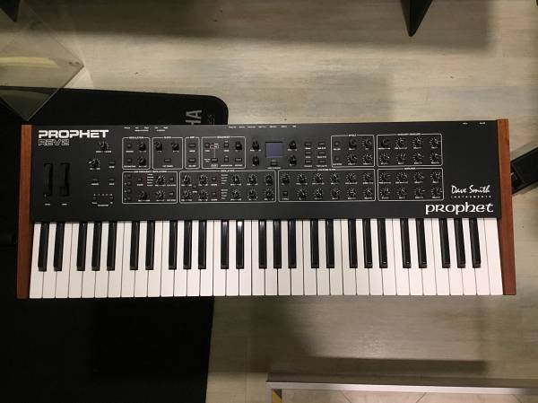 Sequential Prophet Rev2 synth analogico 8 voci usato